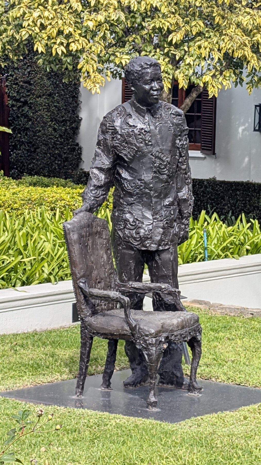 Statue of Mandela in the garden of a Franschhoek winery
