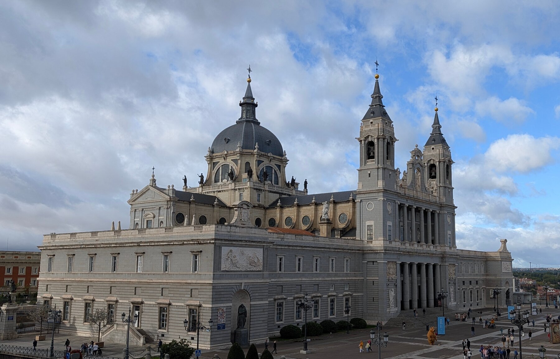 Catedral de Santa María la Real de la Almudena, Madrid.