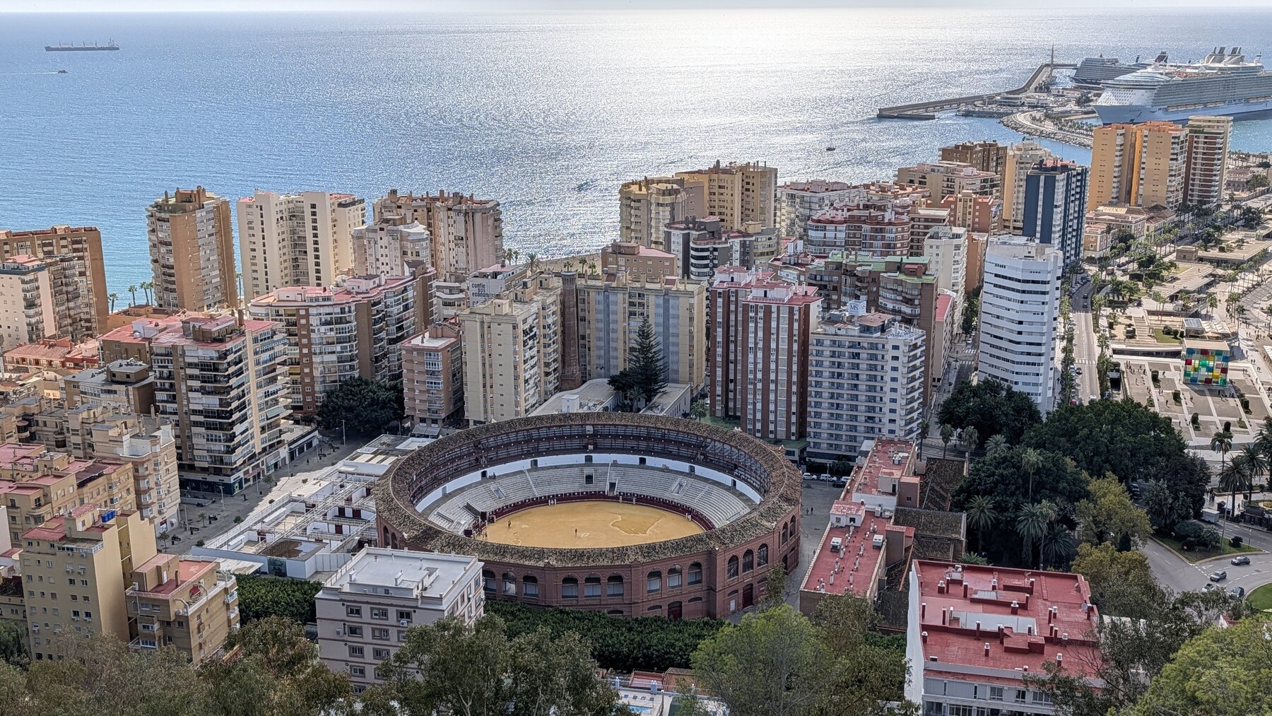 On to Malaga on the Mediterranean coast. This picture from atop the Gibralfaro castle shows how densely-packed the homes for sun-seekers are ... and a bull ring.